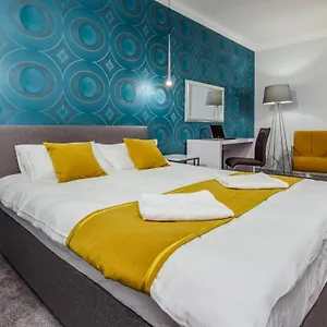 https://apartamenty-homely-place-5-parking.poznan-hotels.com